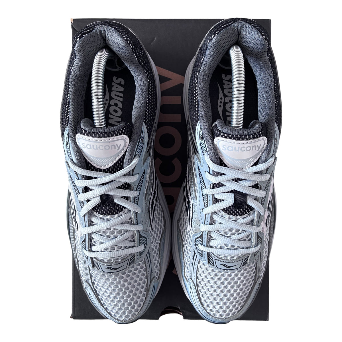 Saucony ProGrid Omni 9 Microchip – Grey/Silver