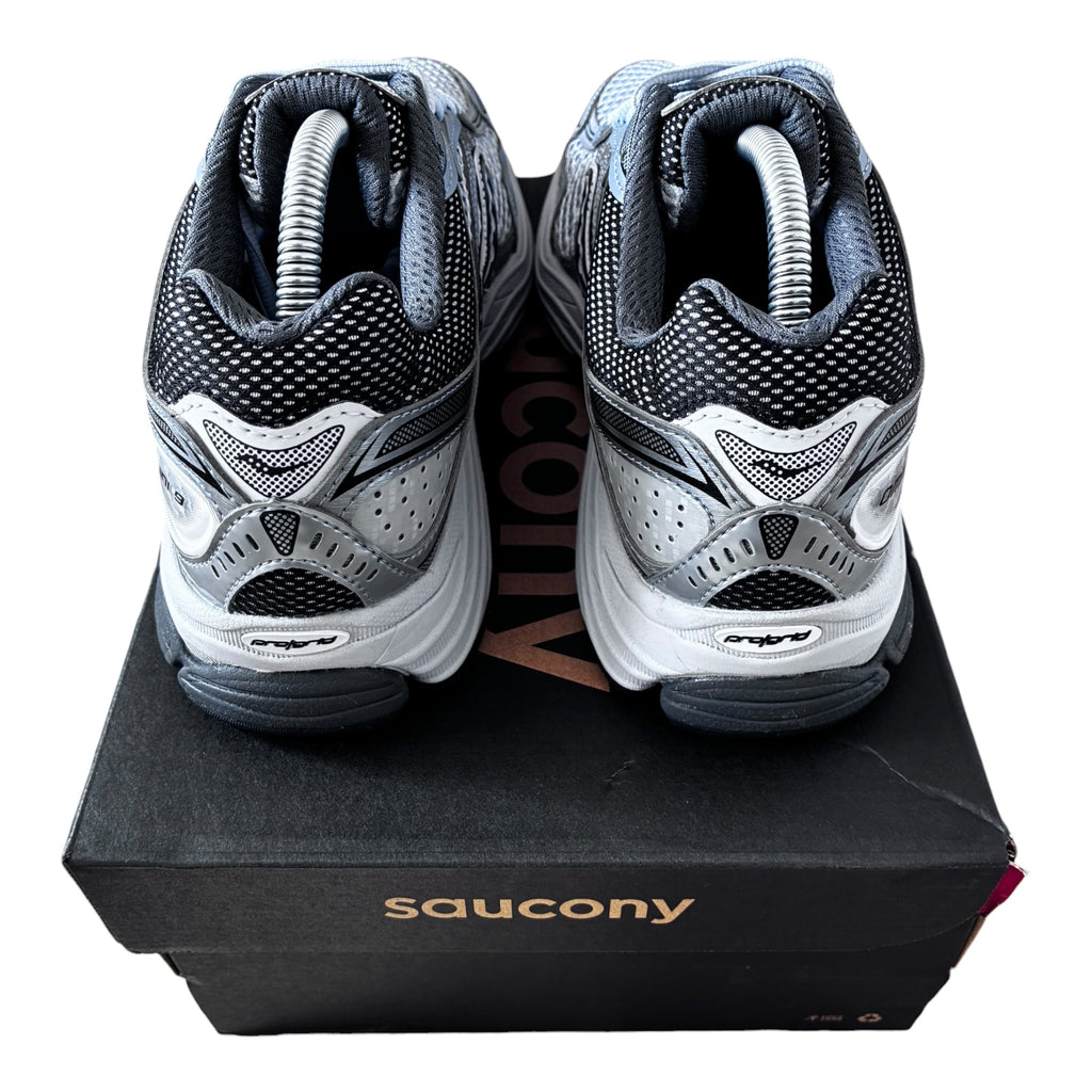 Saucony ProGrid Omni 9 Microchip – Grey/Silver