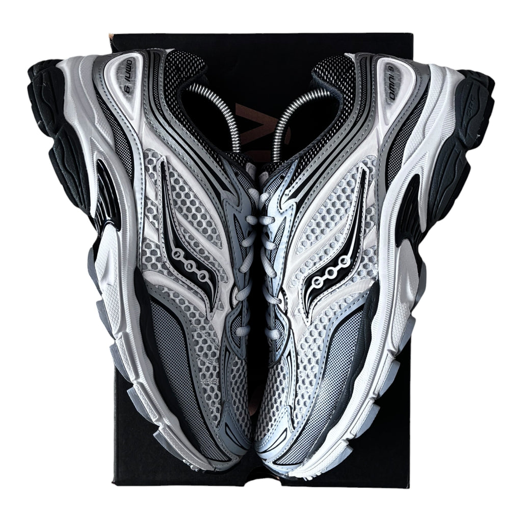 Saucony ProGrid Omni 9 Microchip – Grey/Silver