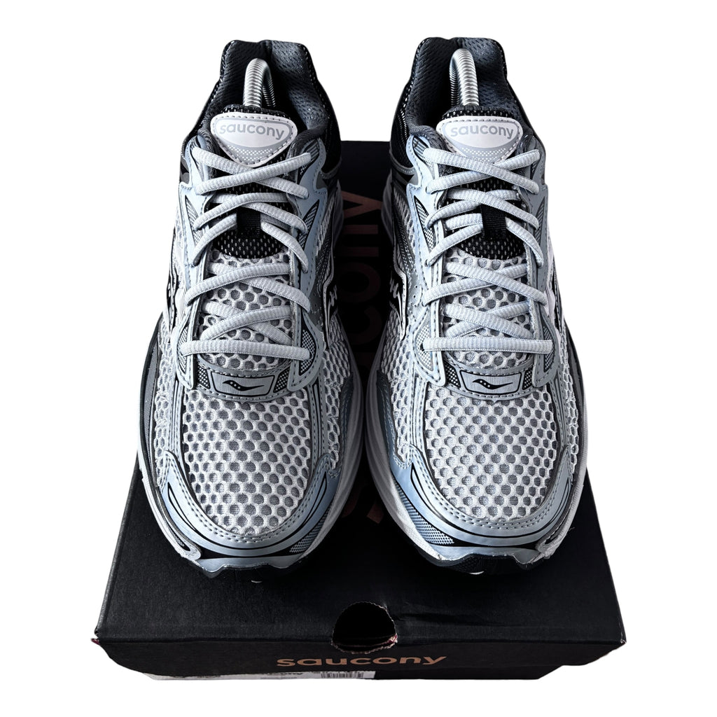Saucony ProGrid Omni 9 Microchip – Grey/Silver